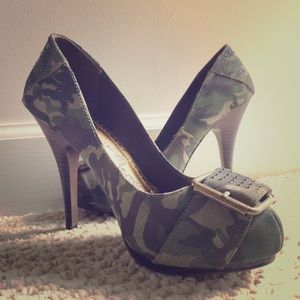 Naughty Monkey Camouflage Pumps